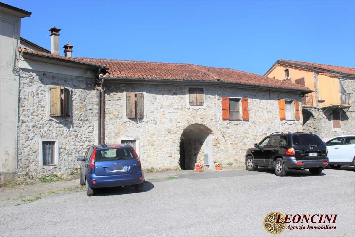 casa indipendente in vendita a Tresana