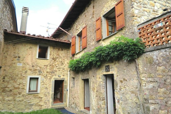 casa indipendente in vendita a Tresana