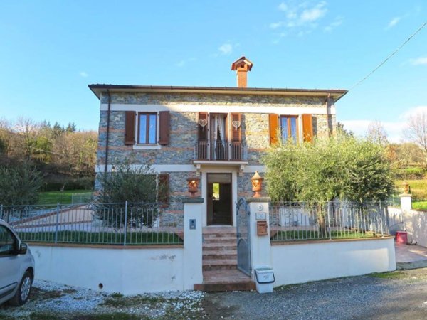 casa indipendente in vendita a Tresana