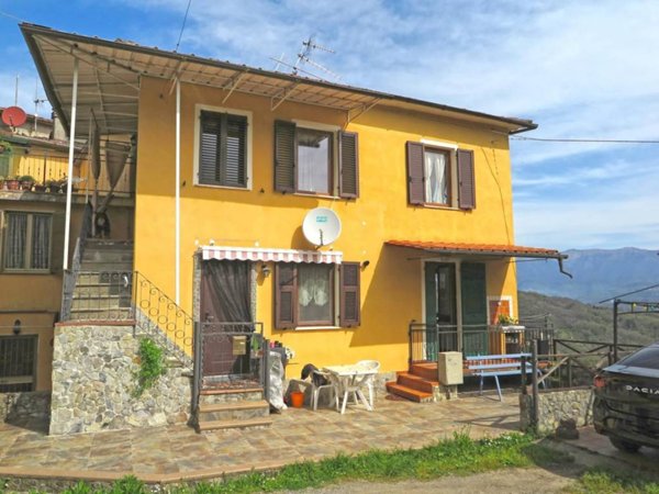 casa indipendente in vendita a Tresana