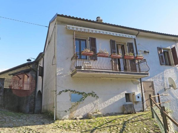 casa indipendente in vendita a Tresana