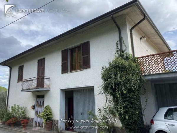 casa indipendente in vendita a Tresana