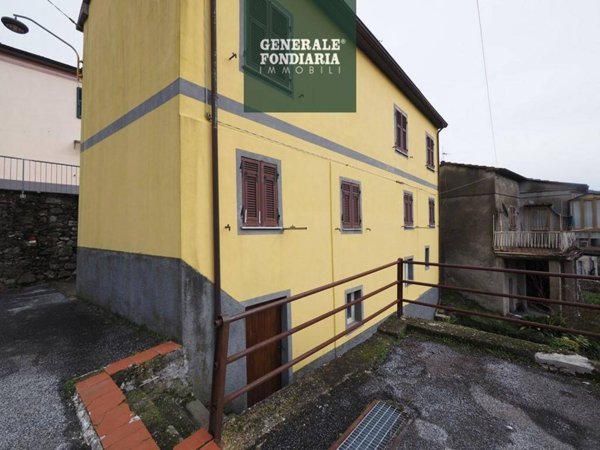 casa indipendente in vendita a Tresana
