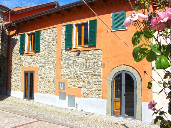 casa indipendente in vendita a Tresana