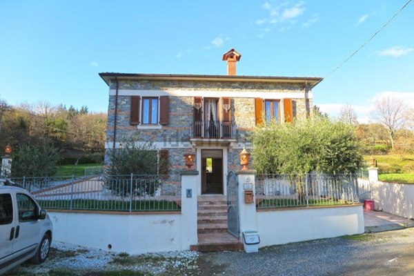 casa indipendente in vendita a Tresana