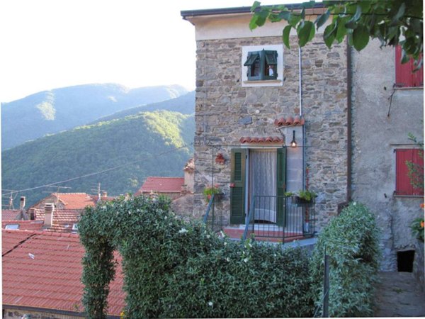 casa indipendente in vendita a Tresana