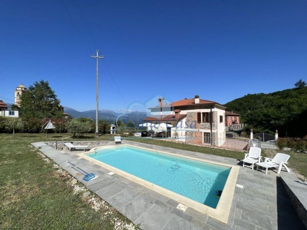 casa indipendente in vendita a Tresana
