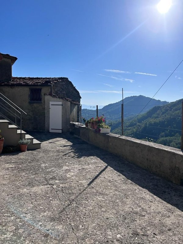 casa semindipendente in vendita a Tresana