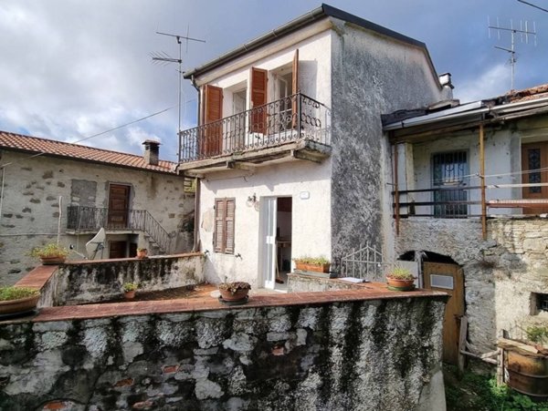 casa indipendente in vendita a Tresana