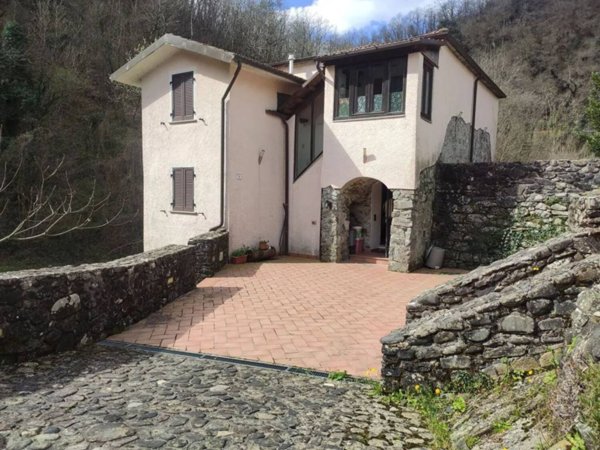 casa indipendente in vendita a Tresana