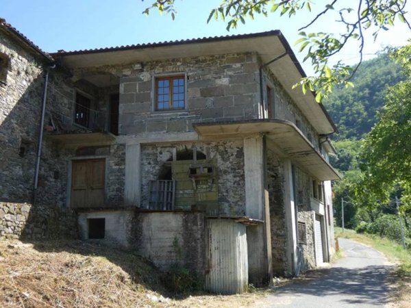 casa indipendente in vendita a Tresana