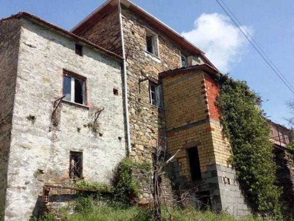 casa indipendente in vendita a Tresana