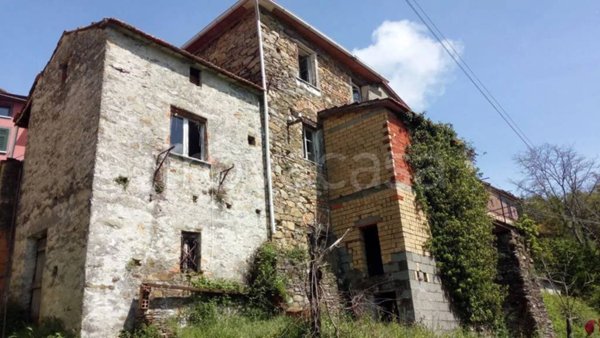 casa indipendente in vendita a Tresana