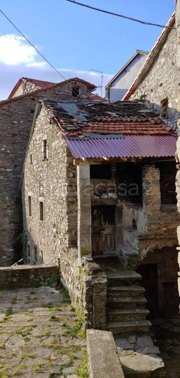 casa indipendente in vendita a Tresana