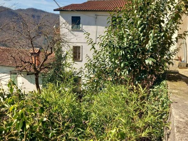 casa indipendente in vendita a Tresana