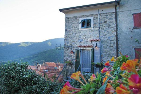 casa indipendente in vendita a Tresana