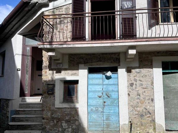 casa semindipendente in vendita a Tresana