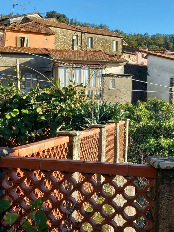 casa indipendente in vendita a Tresana