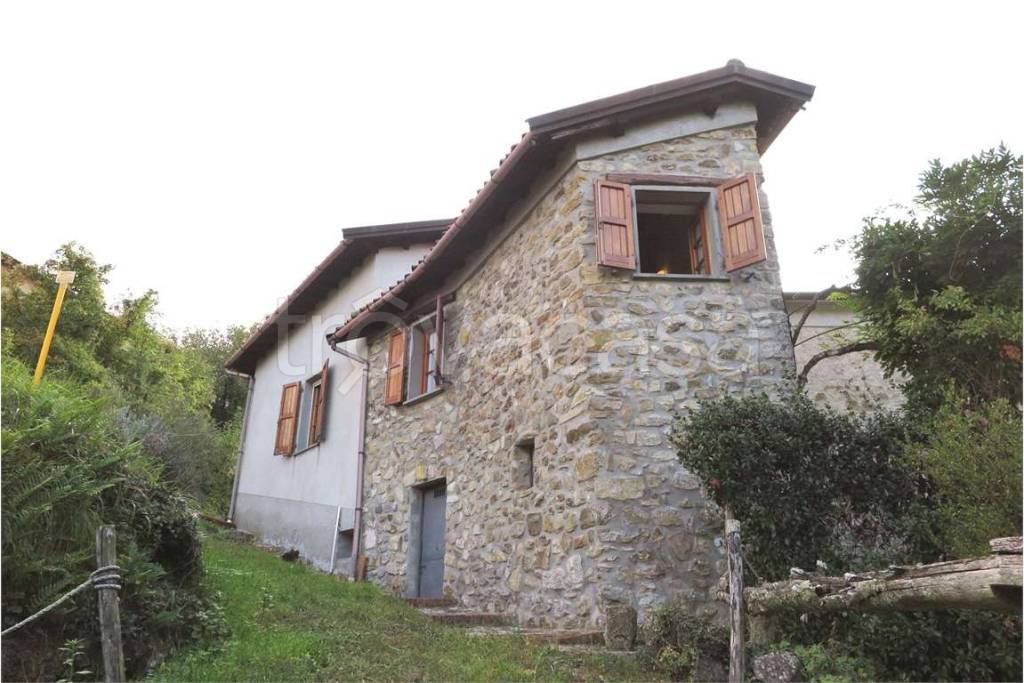 casa indipendente in vendita a Tresana