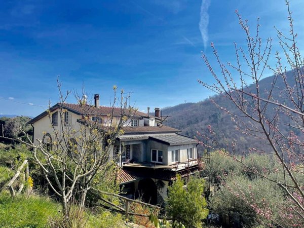 casa indipendente in vendita a Tresana