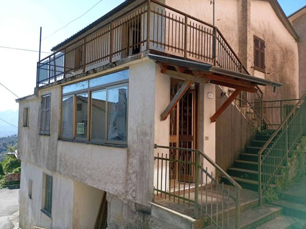 casa indipendente in vendita a Tresana