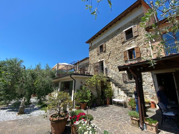 casa indipendente in vendita a Tresana