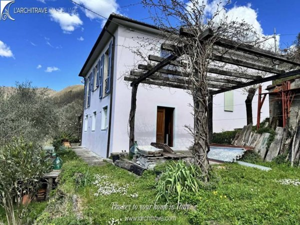 casa indipendente in vendita a Tresana