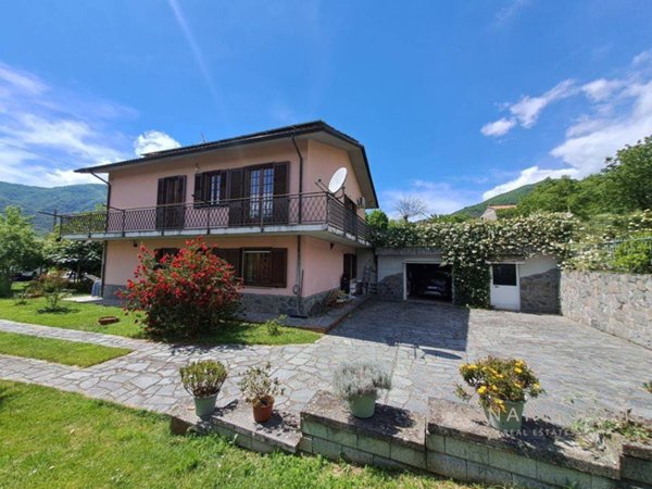 casa indipendente in vendita a Tresana