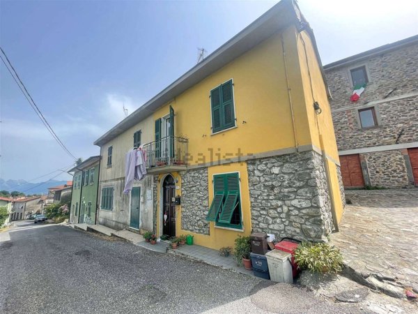 casa indipendente in vendita a Tresana