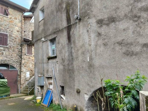 casa indipendente in vendita a Tresana