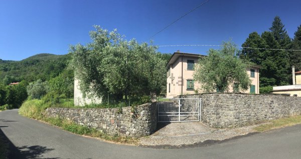 casa indipendente in vendita a Tresana