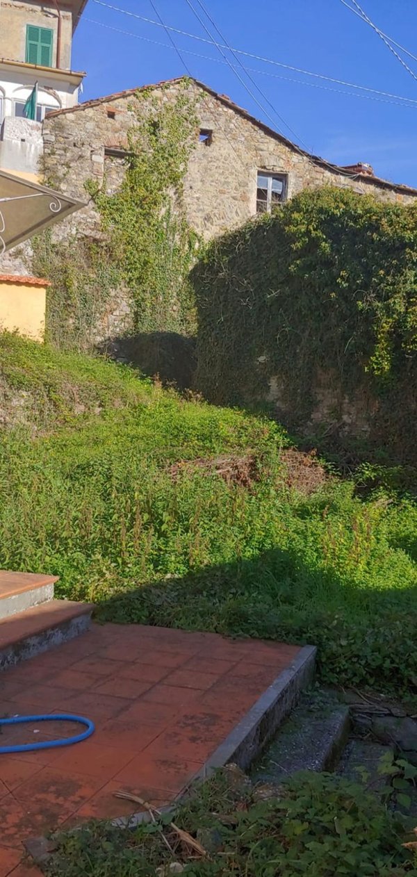 casa indipendente in vendita a Tresana