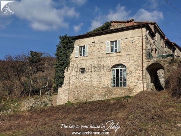 casa indipendente in vendita a Tresana