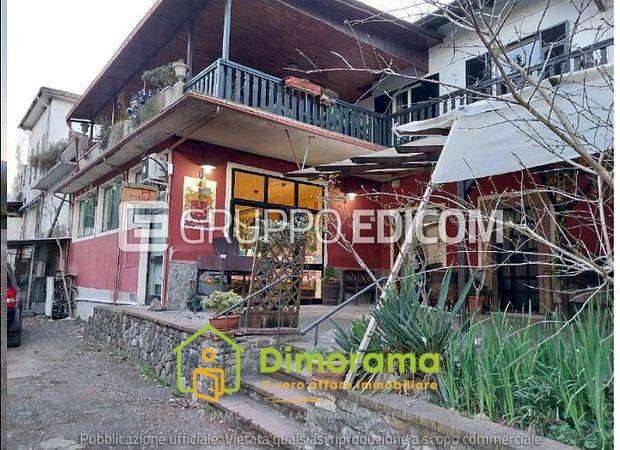 locale commerciale in vendita a Tresana