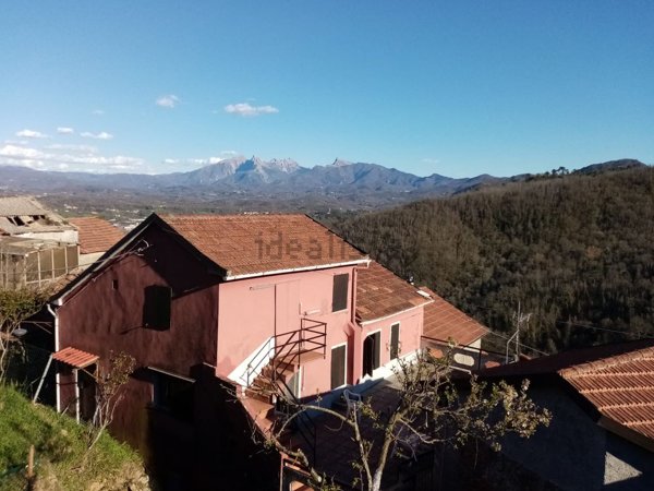 casa indipendente in vendita a Tresana