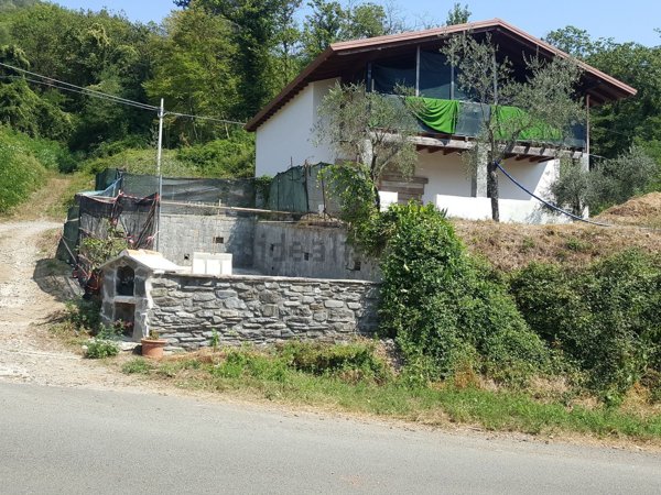 casa indipendente in vendita a Tresana