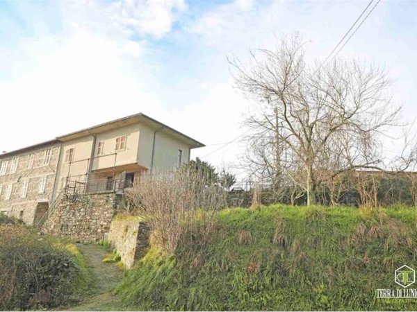 casa indipendente in vendita a Tresana