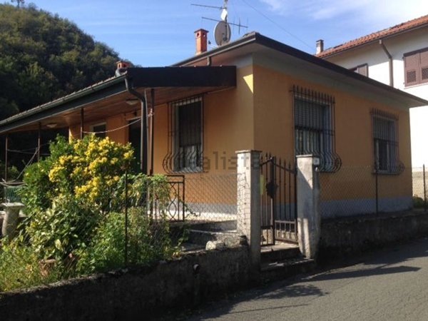 casa indipendente in vendita a Tresana