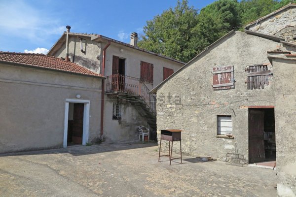 casa indipendente in vendita a Tresana