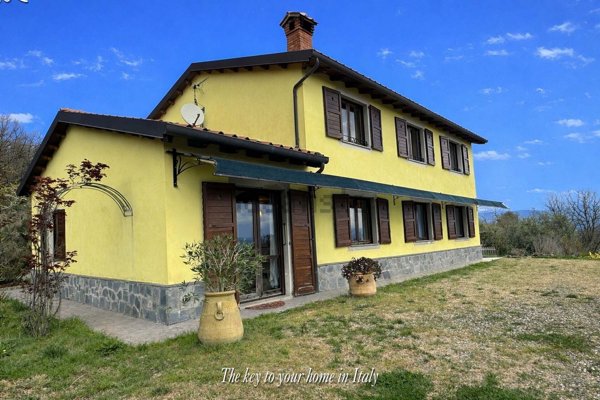 casa indipendente in vendita a Tresana