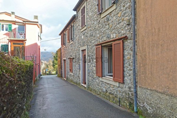 casa indipendente in vendita a Tresana
