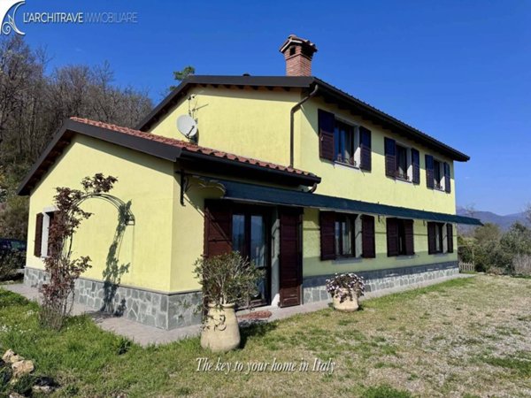 casa indipendente in vendita a Tresana