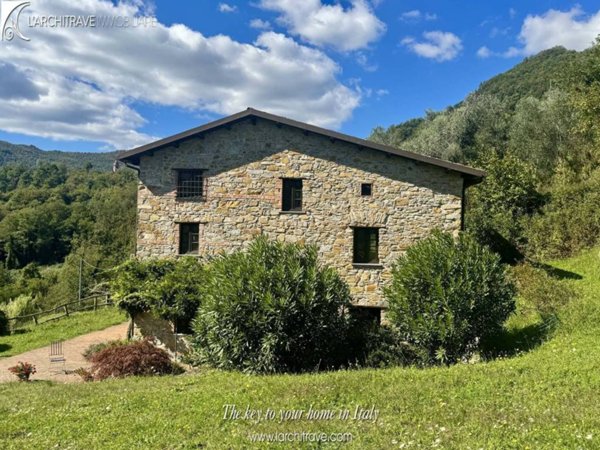 casa indipendente in vendita a Tresana