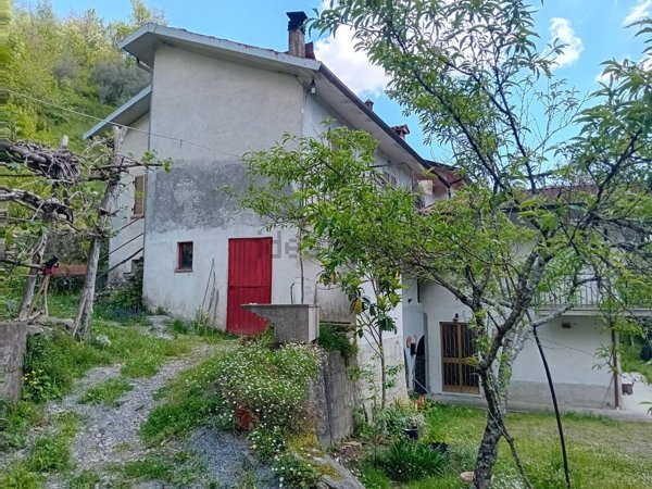 casa indipendente in vendita a Tresana