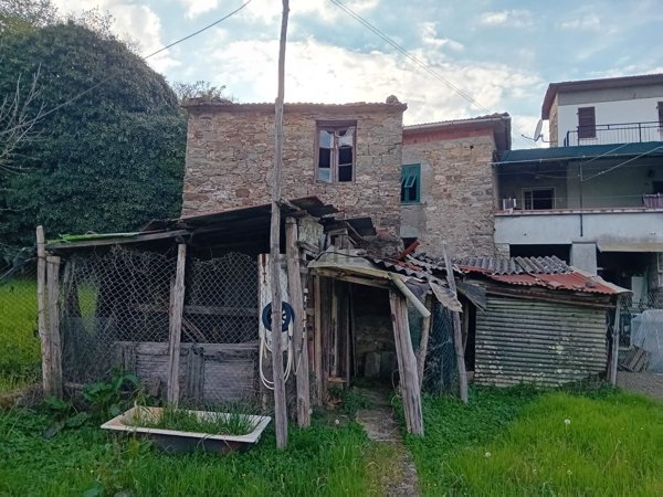 casa indipendente in vendita a Tresana