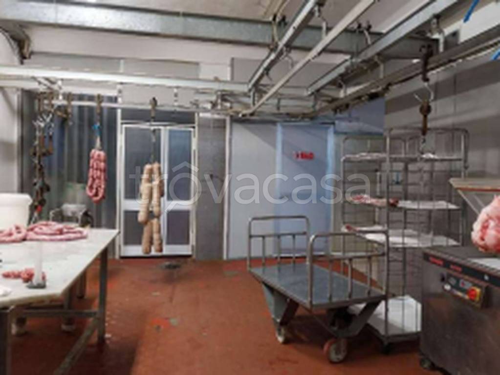 locale commerciale in vendita a Tresana