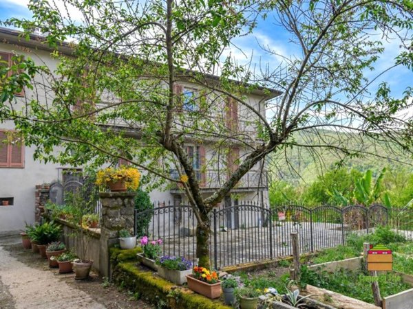 casa indipendente in vendita a Tresana