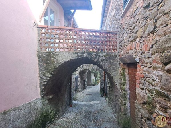 casa indipendente in vendita a Tresana