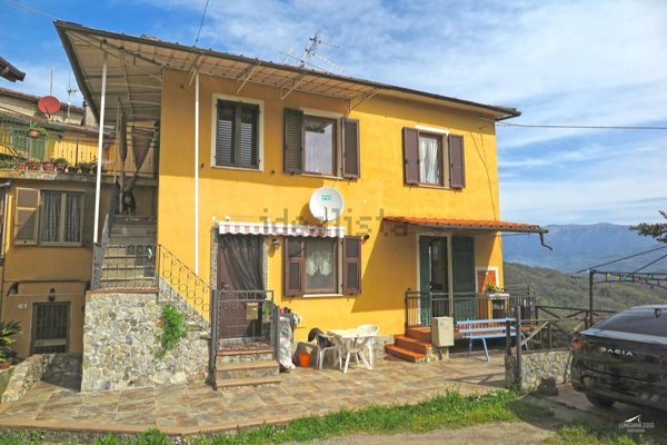 casa indipendente in vendita a Tresana