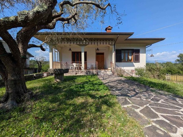 casa indipendente in vendita a Tresana